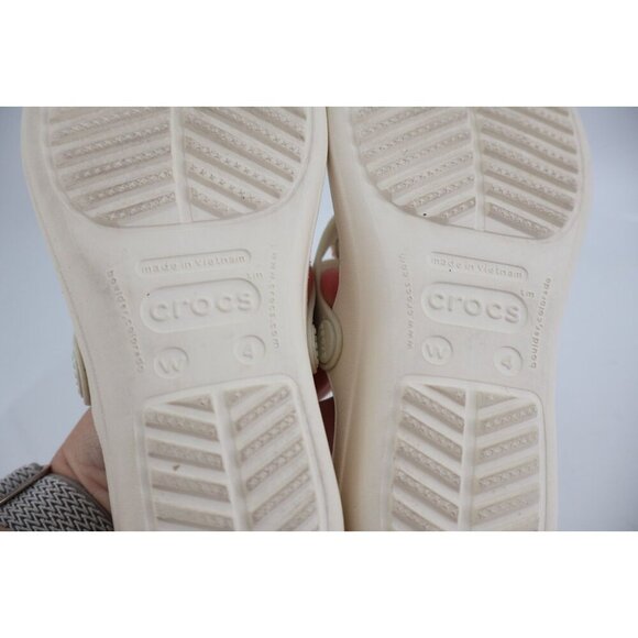 Crocs Girls Sanrah Embelished Sandal Size 4 White Thong Low Wedge Gold Hammered - Picture 11 of 12